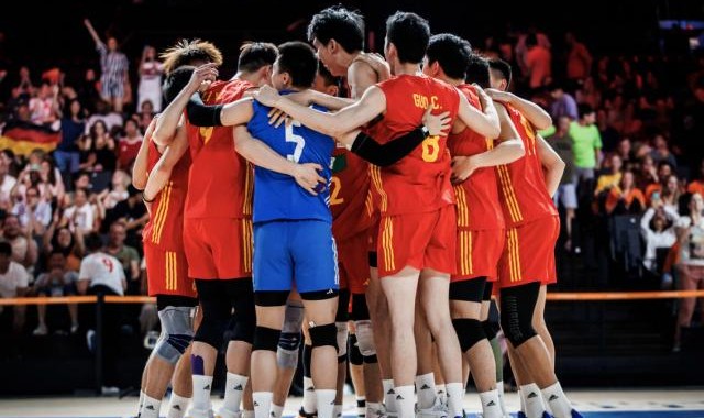 kaiyun.com-心态稳定进攻压制 中国男排赢德国止住连败颓势