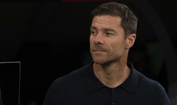 阿隆索重返雷亚莱竞技场，两位前皇家社会B队主帅之间的战术对决