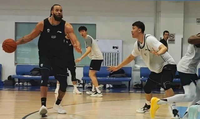 开云体育官网-北京队史最“轻松”顶薪：范子铭无缘主场生死战 季后赛至今0出场